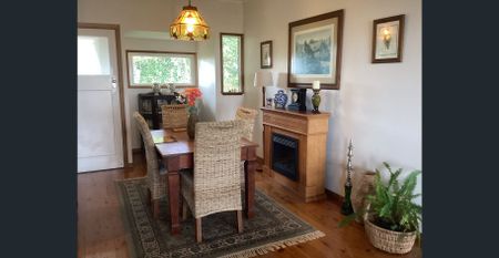 Country cottage with coastal views - Photo 2