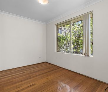 Modern low maintenance home - Photo 2