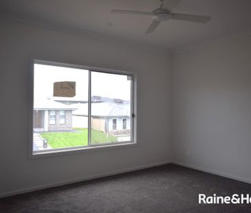 Be Impressed - Spacious Modern Townhouse - Photo 5