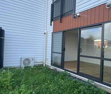 Near New 3 Bedroom Beauty - Photo 5