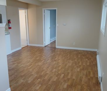 For Lease - 5583 Ontario Avenue Unit# B, Niagara Falls, Ontario - Photo 3