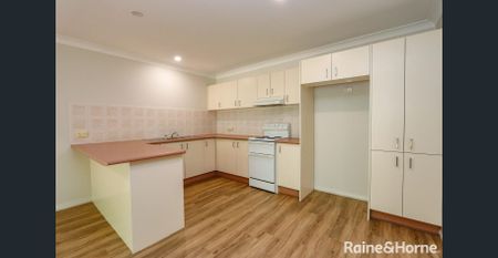 THREE BEDROOM UNIT - Close to town Available 15.12.2025 - Photo 5