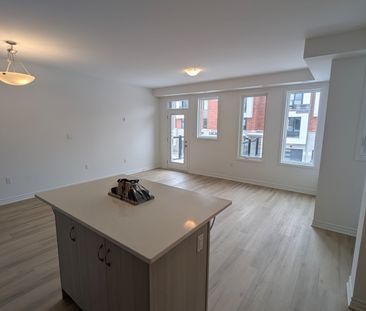 For Lease - 11 Pearen Lane, Barrie, Ontario - Photo 3