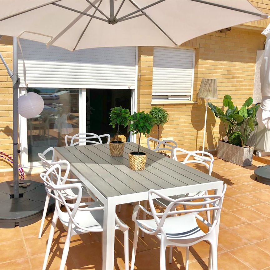 Ático de alquiler en Avenida Jardín, 17, Marina Trebol - Neptuno - Photo 1