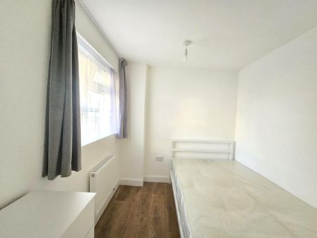 High Street, London - Photo 5