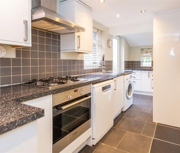 2 bed House - Mid Terrace To Let - Photo 2
