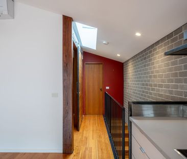 Private, bright and centrally located! - Photo 4