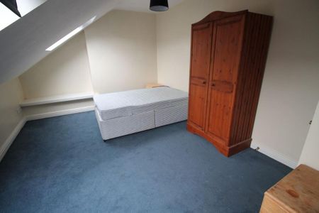 4 bedroom flat to rent - Photo 3