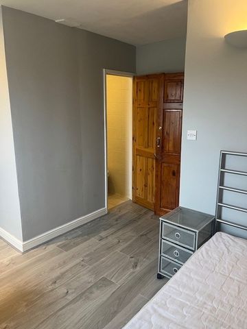 Room in a Shared Flat, Streatham High Road, SW16 - Photo 2