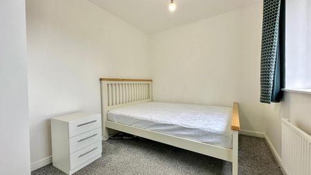 1 bedroom in a house share to rent - Photo 2
