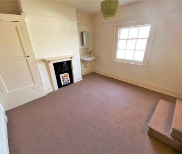 Top floor flat, 39 New North Road - Photo 1