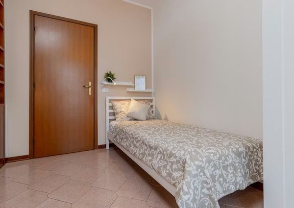 Via Urbino, Padova, Veneto 35142