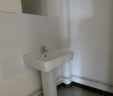 Location Appartement 2 pièces 45m² BELLEY 01300 - Photo 2