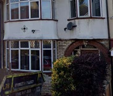 Colin Gardens Room 1A - Photo 1