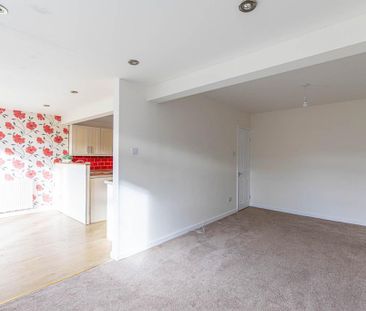 3 bedroom semi-detached bungalow to rent - Photo 4