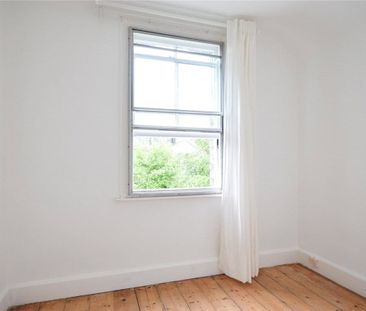 Well presented 3 bedroom Victorian house. Ideally located for Adden... - Photo 4