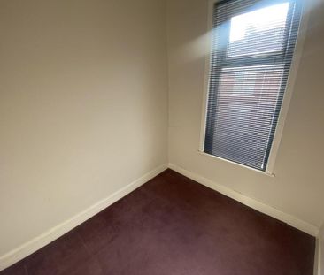 3 bedroom flat to rent - Photo 4