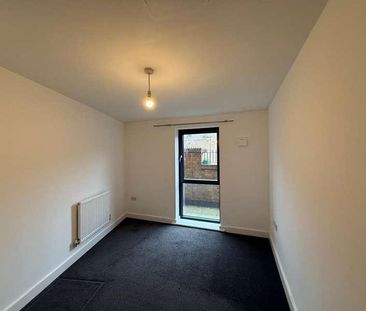 Parham Drive, Ilford, IG2 - Photo 2