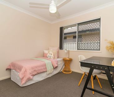Immaculate Family Home in Quiet Street - Photo 6