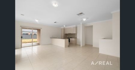Spacious 4 Bedroom House in Mernda - Photo 2