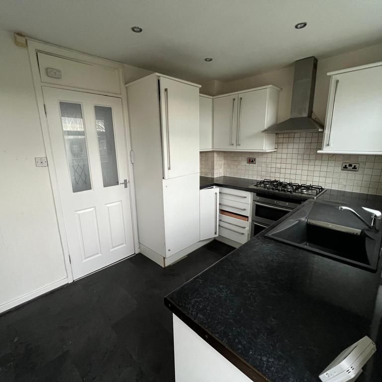 2 bedroom end of terrace house to rent - Photo 1