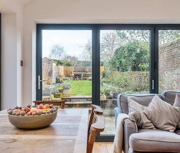4 bedroom terraced house to rent - Photo 1