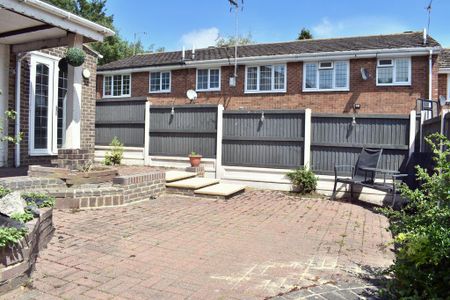 3 bedroom end of terrace house to rent - Photo 5