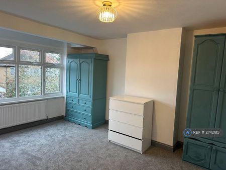 4 bedroom semi-detached house to rent - Photo 3