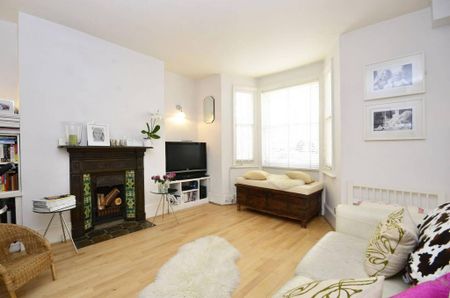 2 bedroom flat to rent - Photo 2