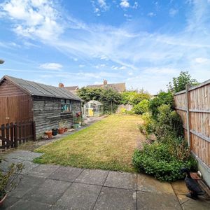 Exeter Road - Photo 2