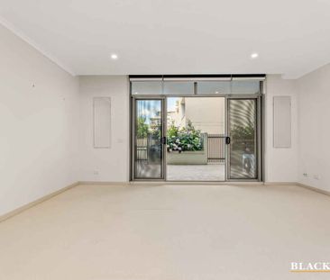 Ground floor courtyard apartment in The National - Photo 3