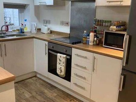 1 bedroom in a house share to rent - Photo 3