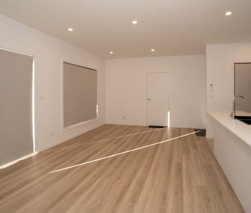 Contemporary Designer Living - Photo 2