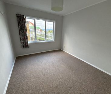 Spacious 4 Bedroom home with Stunning Views - Photo 5