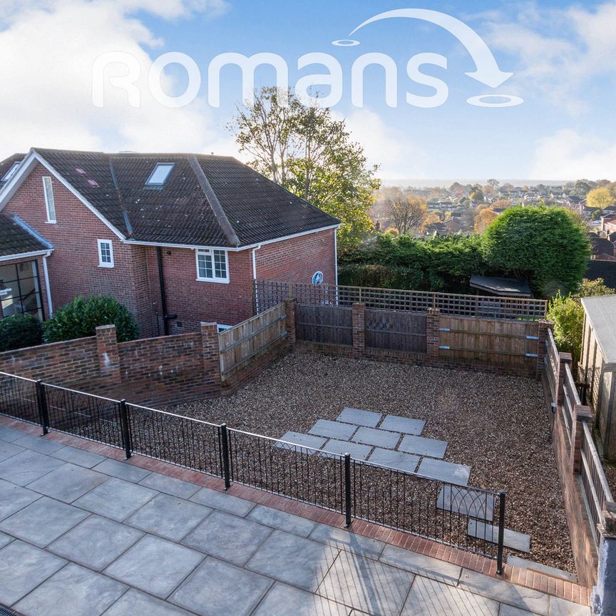 Upper Hale Road, Farnham, GU9 - Photo 1