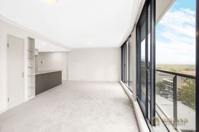 Convenient One-Bedroom in the Forum West Above St Leonards Station - Photo 3