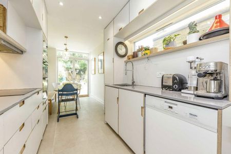 3 bedroom terraced house to rent - Photo 2