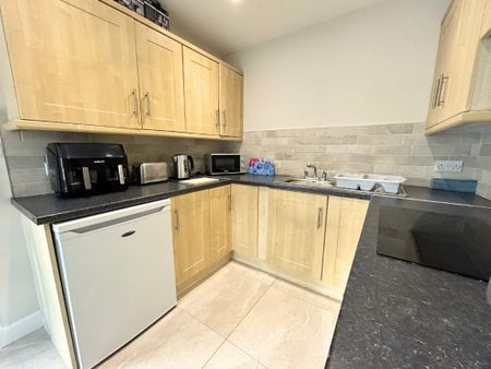 404 College Court Central, Belfast BT1 6BZ - Photo 5