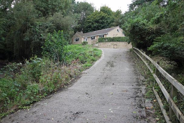 5 bedroom bungalow to rent - Photo 1