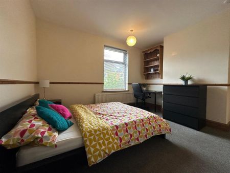 3 bedroom end of terrace house to rent - Photo 2