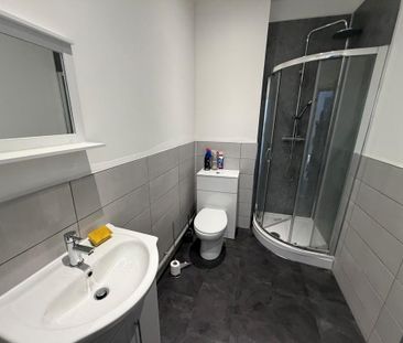 1 bedroom in a house share to rent - Photo 6