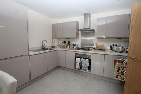 Queens Road, High Wycombe - Photo 5