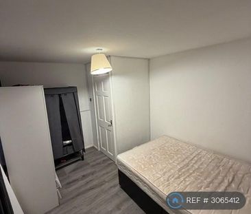 1 bedroom in a house share to rent - Photo 2