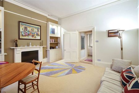 A spacious one bedroom apartment with charming period features on Carlisle Place, moments walk from Victoria train station. - Photo 5