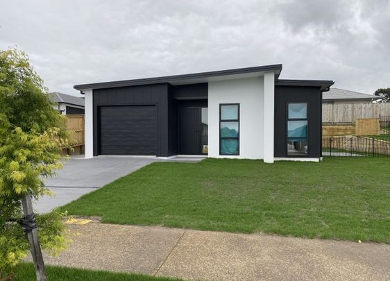 Trendy Abode - Photo 1