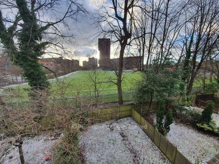 4 bedroom townhouse to rent - Photo 3