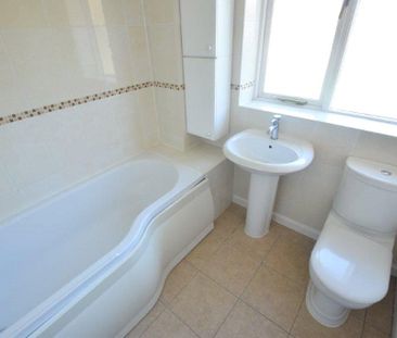 4 bedroom detached house to rent - Photo 2