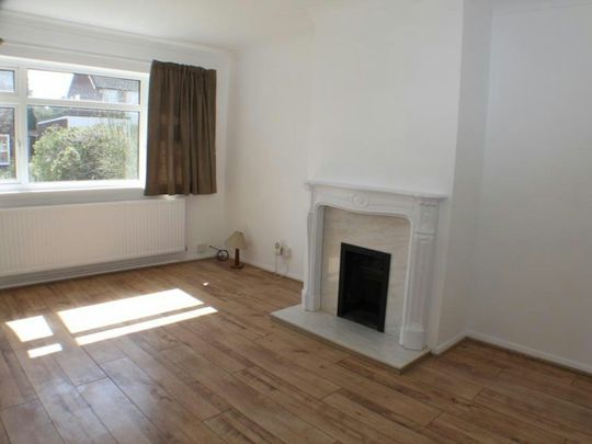 Flat to rent on - Photo 1
