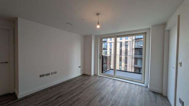 The Railings, Middlewood Locks - Photo 1