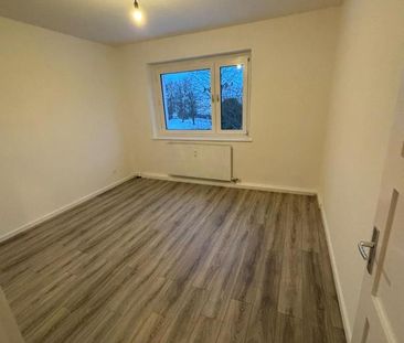 !!Platz für die ganze Familie!! Frisch RENOVIERTE 4-Zimmerwohnung** - Photo 1